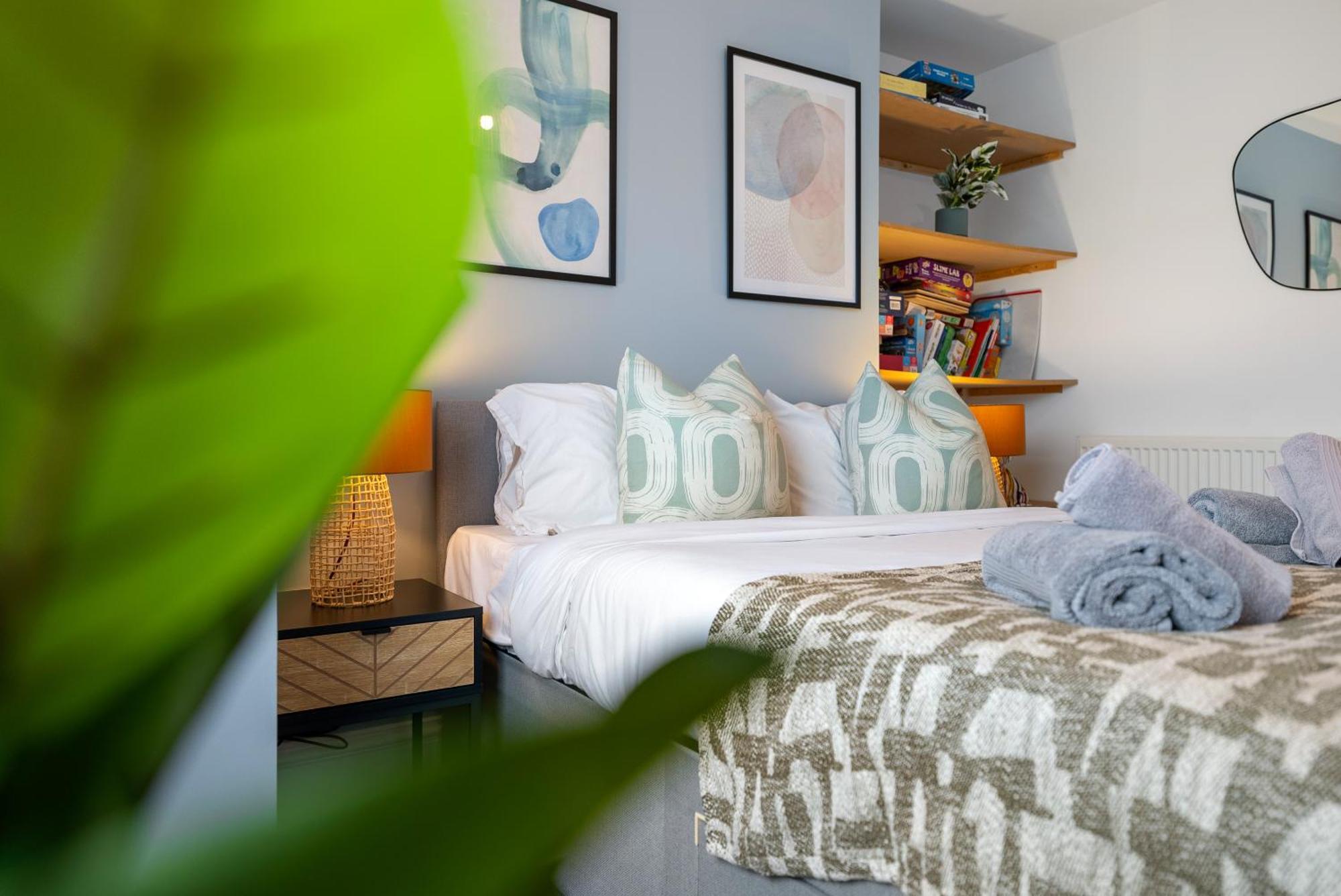 Long Term And Summer Special Offer! 5-Bedroom Spacious, Stunning Design, Sociable Areas & Cosy House Near South Downs Park, Sleeps 11 With Games Room, Private Parking And Garden- By Blue Puffin Stays Waterlooville Exterior foto
