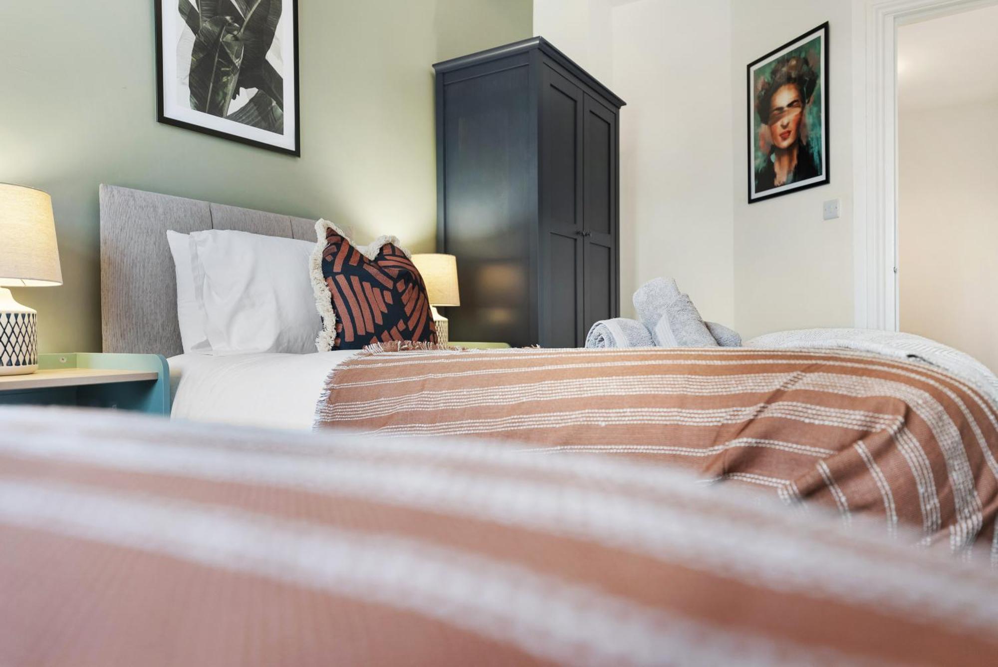 Long Term And Summer Special Offer! 5-Bedroom Spacious, Stunning Design, Sociable Areas & Cosy House Near South Downs Park, Sleeps 11 With Games Room, Private Parking And Garden- By Blue Puffin Stays Waterlooville Exterior foto